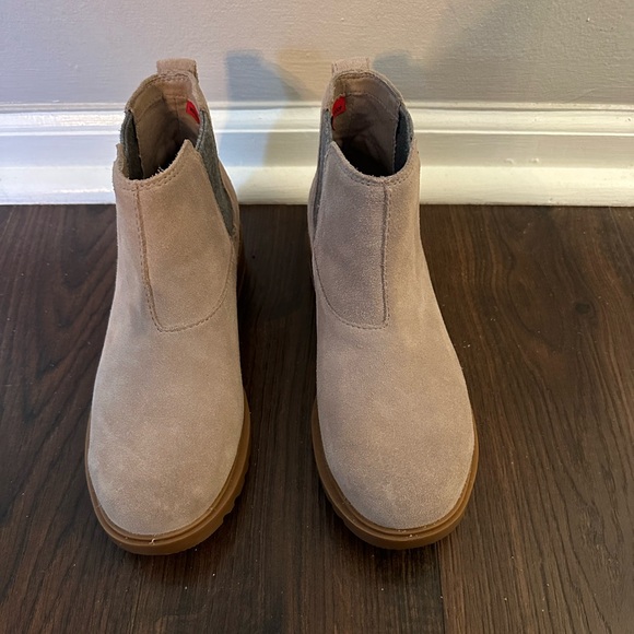 Sorel Emelie II Chelsea Boots, Size 6 1/2 - Picture 3 of 6